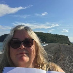 Meet your Posher, Caroline